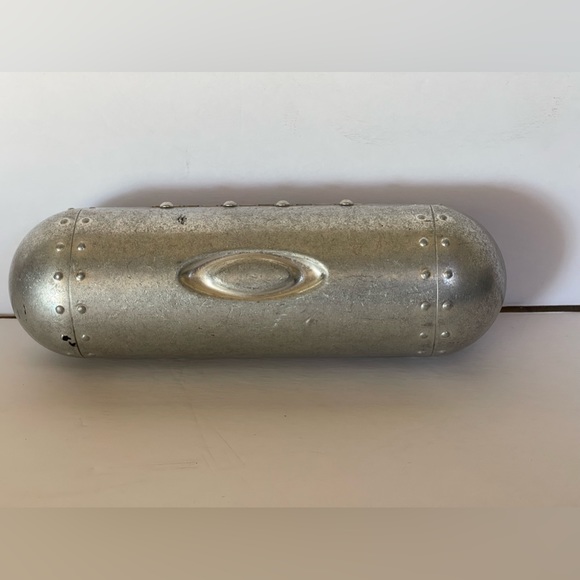 Oakley Case - Picture 1 of 5
